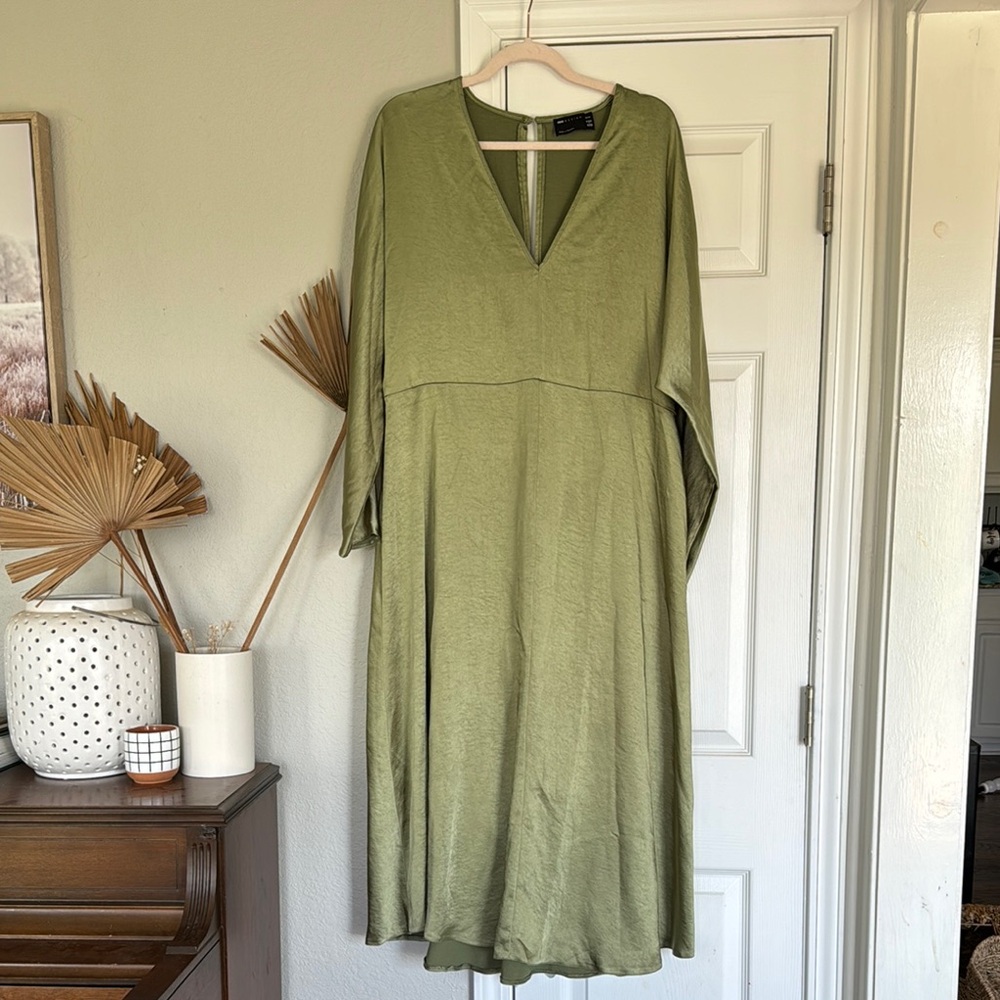 Elegant Green Silky V-Neck Dress